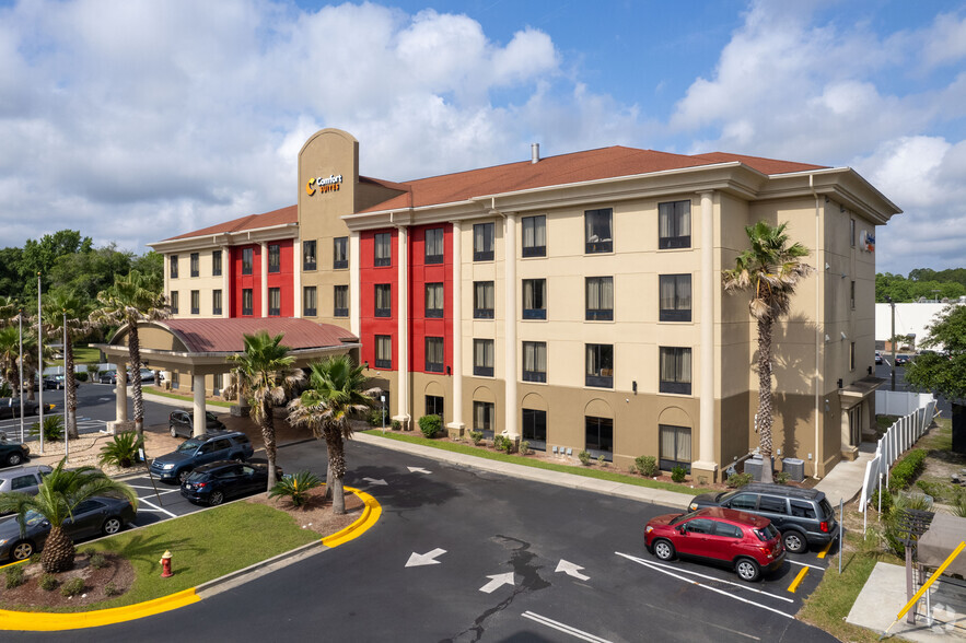 Primary Photo Of 1922 Memorial Dr, Waycross Hotel For Sale