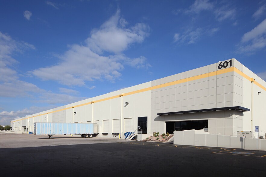 More Photos Of 601 S 54th Ave, Phoenix Manufacturing For Lease