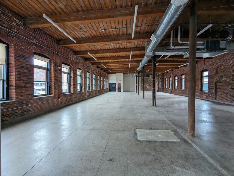 More Photos Of 102 Main St, Saco Light Manufacturing For Sale