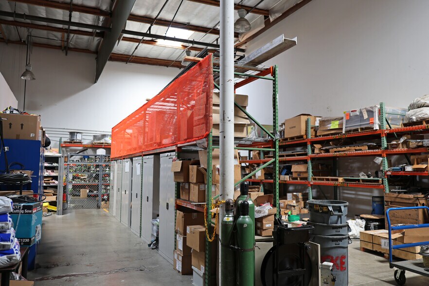 More Photos Of 2850 N California St, Burbank Warehouse For Lease