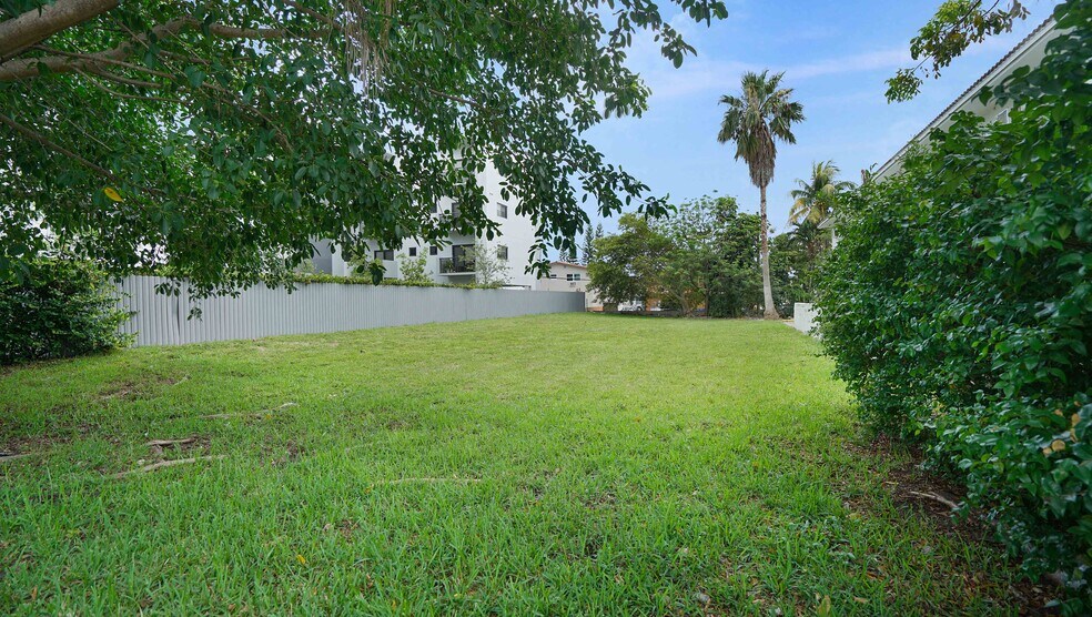 More Photos Of 850 SW 2nd St, Miami Land For Sale