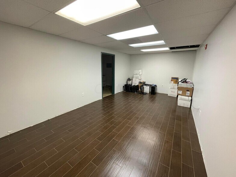 More Photos Of 15812 State Route 56 W, Mount Sterling Light Distribution For Sale
