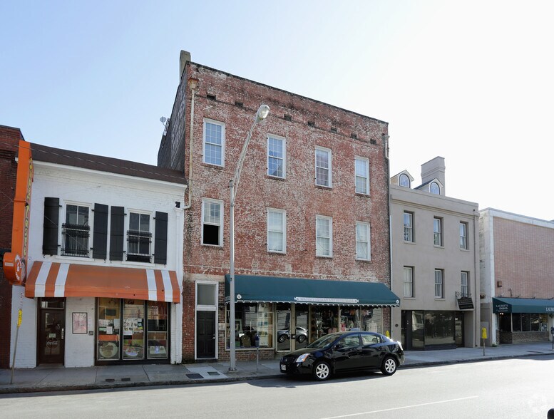 More Photos Of 14 W State St, Savannah Storefront Retail Residential For Lease