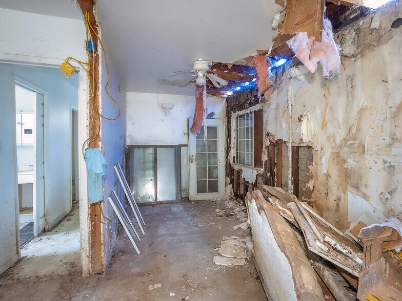 More Photos Of 4463 Bellflower Ave, West Toluca Lake Apartments For Sale