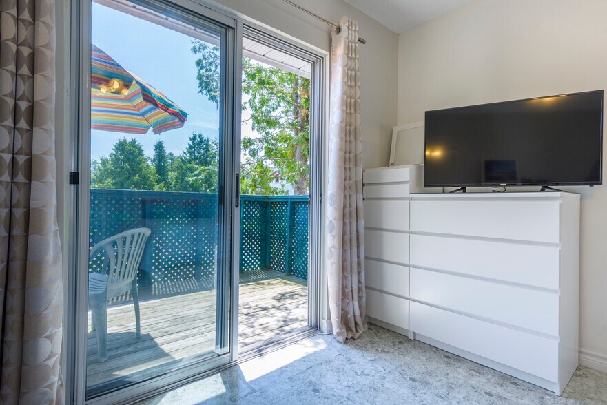 More Photos Of 169 Mosley St, Wasaga Beach Hotel For Sale