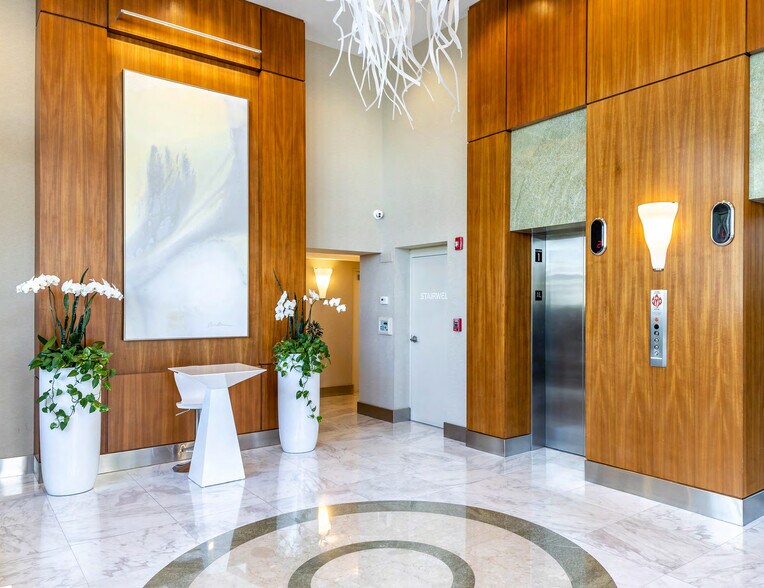 More Photos Of 250 Royal Palm Way, Palm Beach Office For Lease