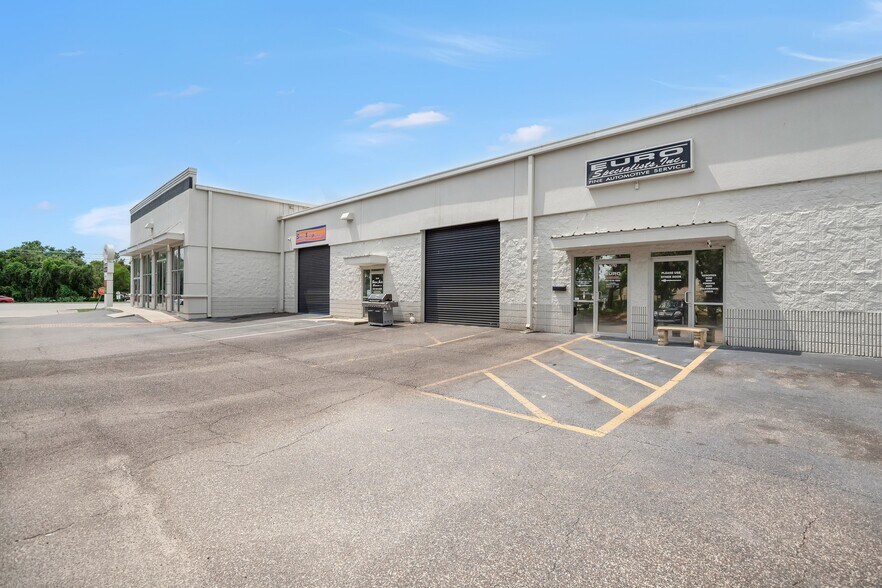 More Photos Of 2350 Us-17-92, Longwood Showroom For Sale