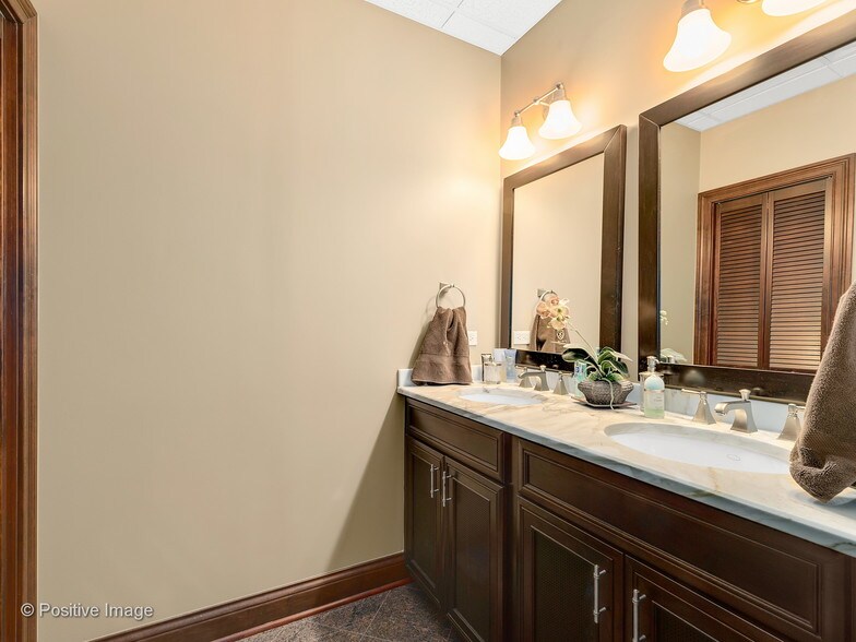 More Photos Of 1 TransAm Plaza Dr, Oakbrook Terrace Office For Sale