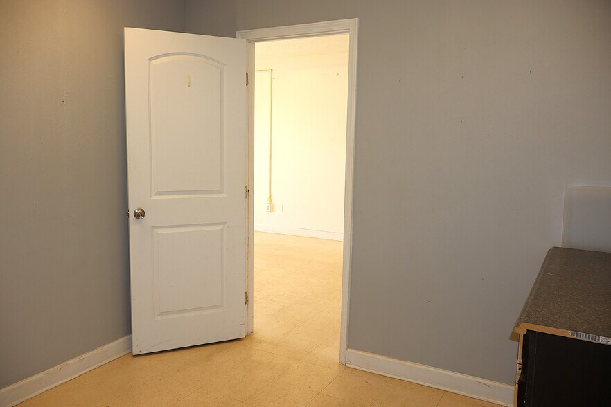 More Photos Of 501 Plaza Dr, Enterprise Storefront Retail Office For Sale