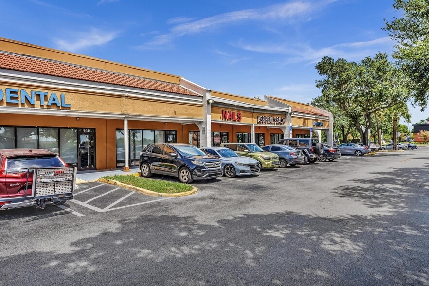 More Photos Of 8030-8384 N Pines Blvd, Pembroke Pines General Retail For Lease