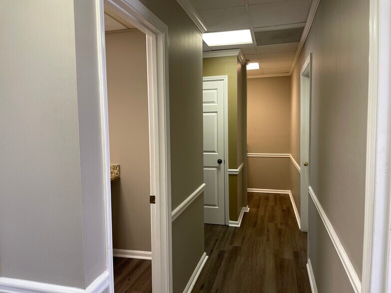More Photos Of 770 Old Roswell Rd, Roswell Office For Lease