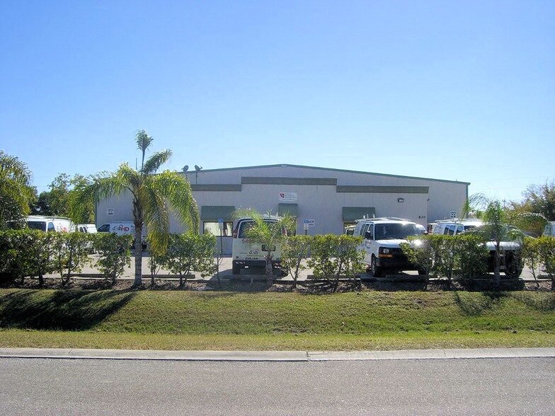 More Photos Of 830 NE 24th Ln, Cape Coral Warehouse For Sale