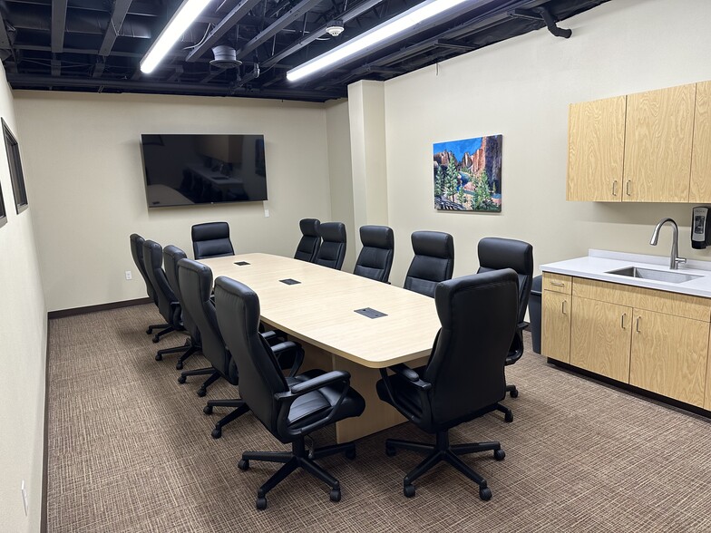 More Photos Of 2500 NE Twin Knolls Dr, Bend Medical For Lease