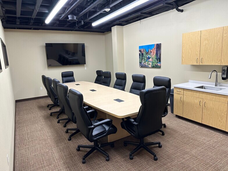 More Photos Of 2500 NE Twin Knolls Dr, Bend Medical For Lease