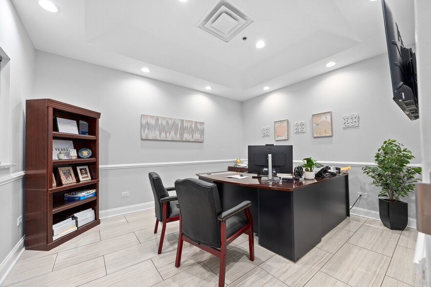 More Photos Of 2005 Bloomingdale Rd, Glendale Heights Office For Sale