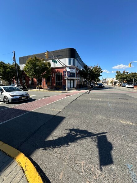 More Photos Of 1291 Paterson Plank Rd, Secaucus Bank For Lease