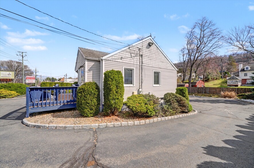 More Photos Of 75 Ramapo Rd, Garnerville Office For Lease