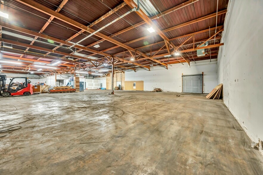 More Photos Of 263-275 Park Ave, East Hartford Warehouse For Lease
