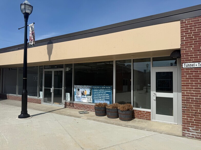 More Photos Of 39 Hanover St, Lebanon Office For Lease