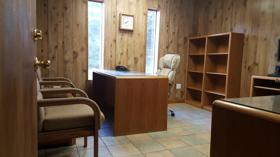 More Photos Of 4077 Highway 11 E, Bluff City Flex For Lease