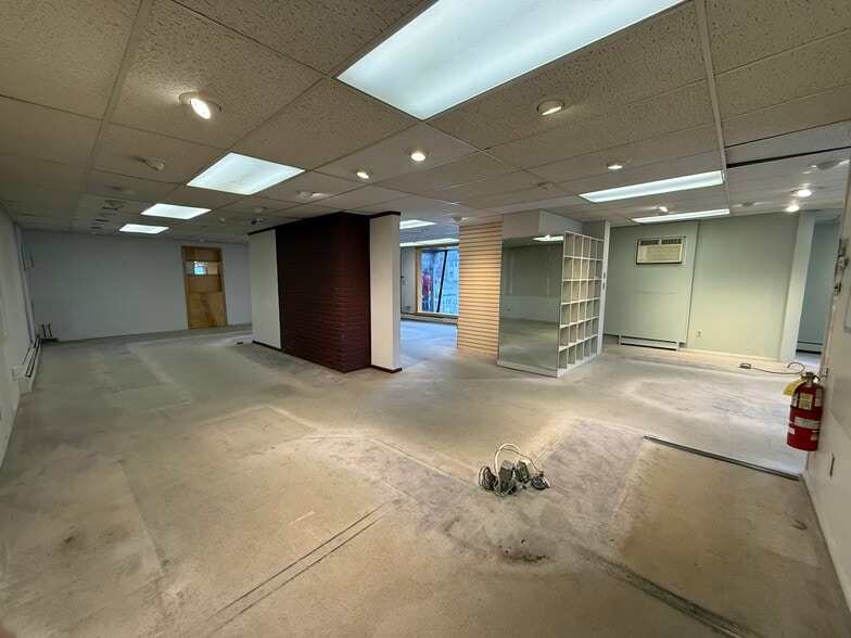 More Photos Of 142 Highland St, Worcester Storefront Retail Residential For Lease