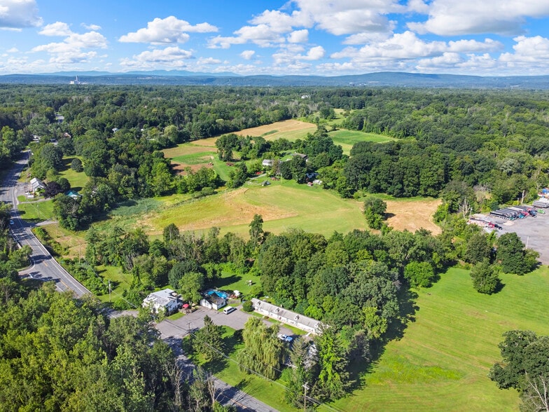 More Photos Of 1049 River Rd, Selkirk Hotel For Sale