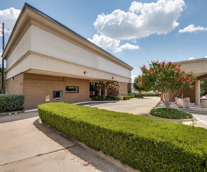 More Photos Of 13333 Midway Rd, Farmers Branch Bank For Lease