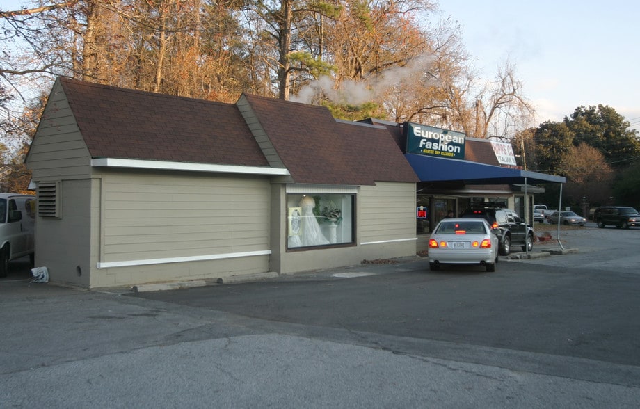 Primary Photo Of 4568 Peachtree Rd NE, Atlanta Freestanding For Lease