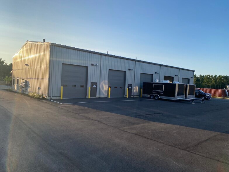 More Photos Of 6 Ricketts Pond Drive, Carver Light Distribution For Lease