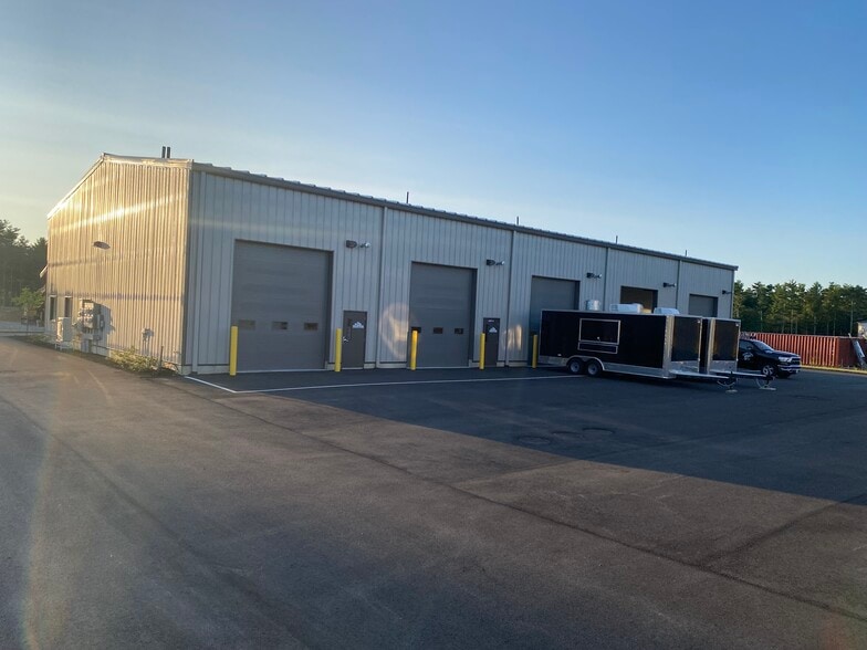 More Photos Of 6 Ricketts Pond Drive, Carver Light Distribution For Lease