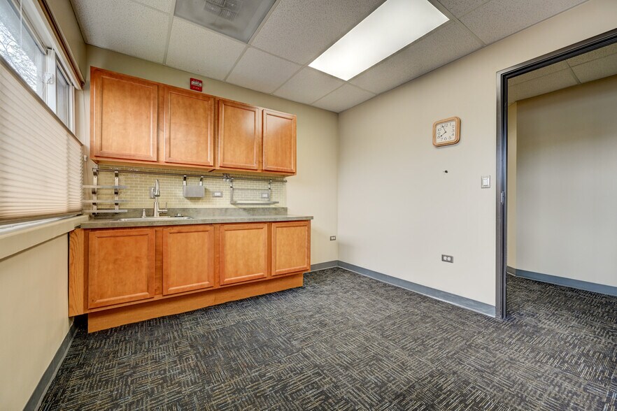 More Photos Of 4045 N Wadsworth Blvd, Wheat Ridge Office For Sale