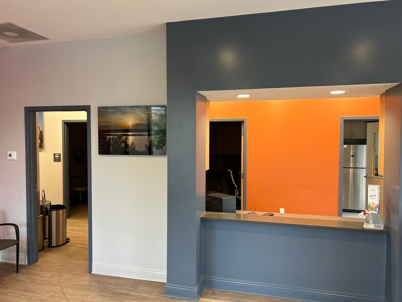 More Photos Of 1896 Main St, Madison Storefront Retail Office For Lease