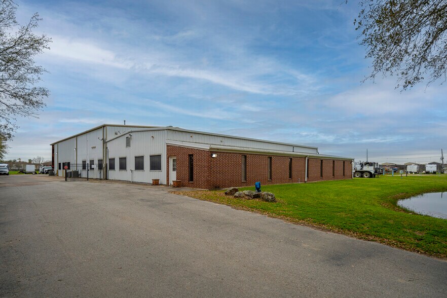 More Photos Of 4141 Katy Hockley Rd, Katy Warehouse For Lease