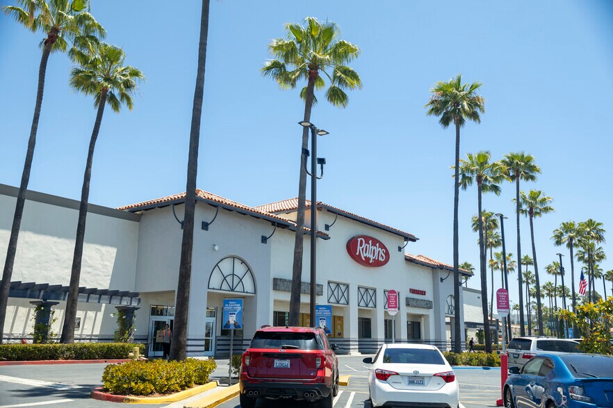 Primary Photo Of 26731-26771 Portola Pky, Foothill Ranch Unknown For Lease
