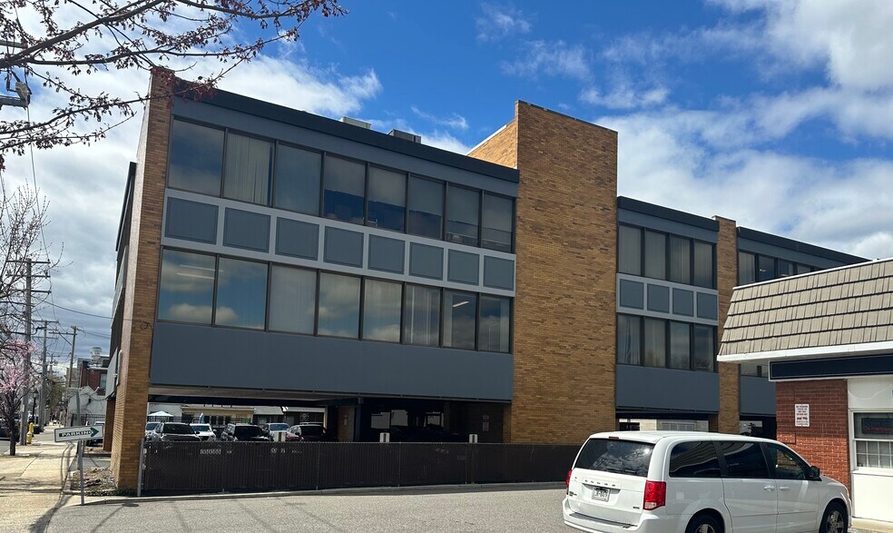 More Photos Of 399 Conklin St, Farmingdale Office For Lease