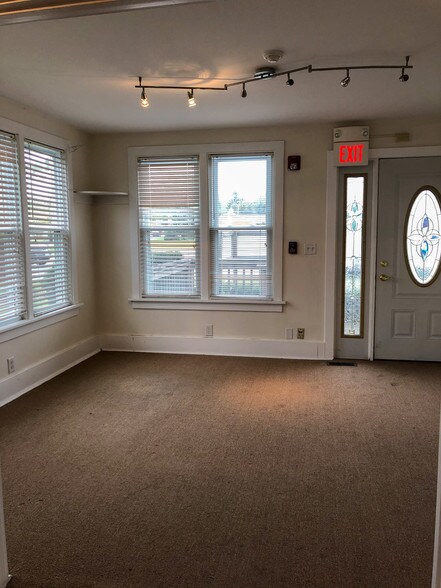 More Photos Of 942 E State St, Geneva Loft Creative Space For Sale