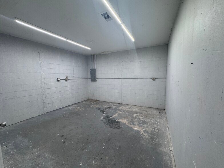 More Photos Of 4200 42nd St, Dickinson Freestanding For Sale