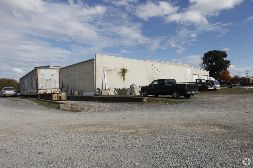More Photos Of 714 W Main St, Murfreesboro Warehouse For Lease