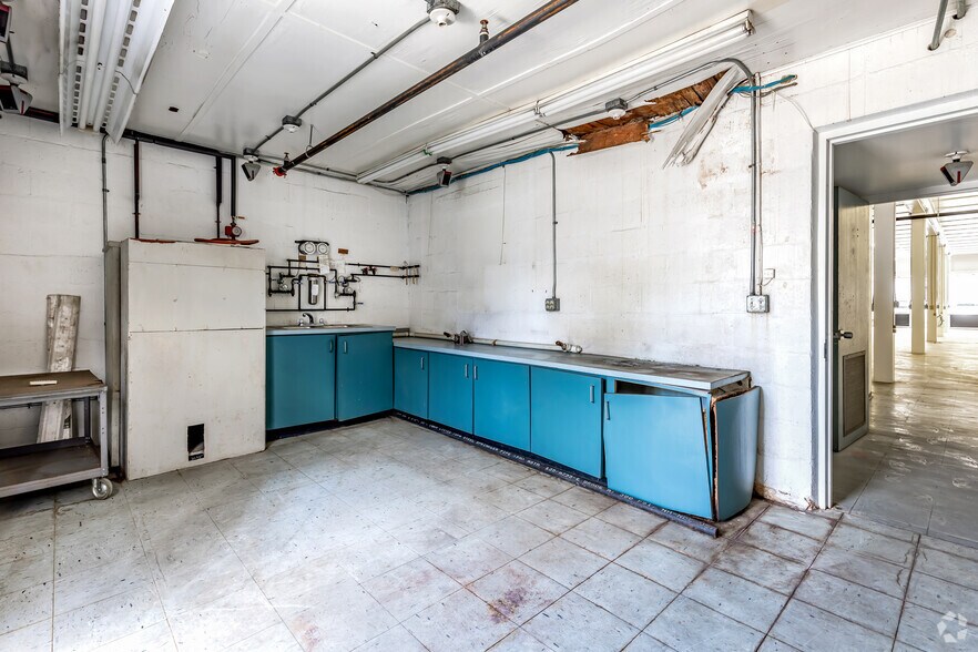 More Photos Of 522-530 13th St W, Bradenton Freestanding For Sale