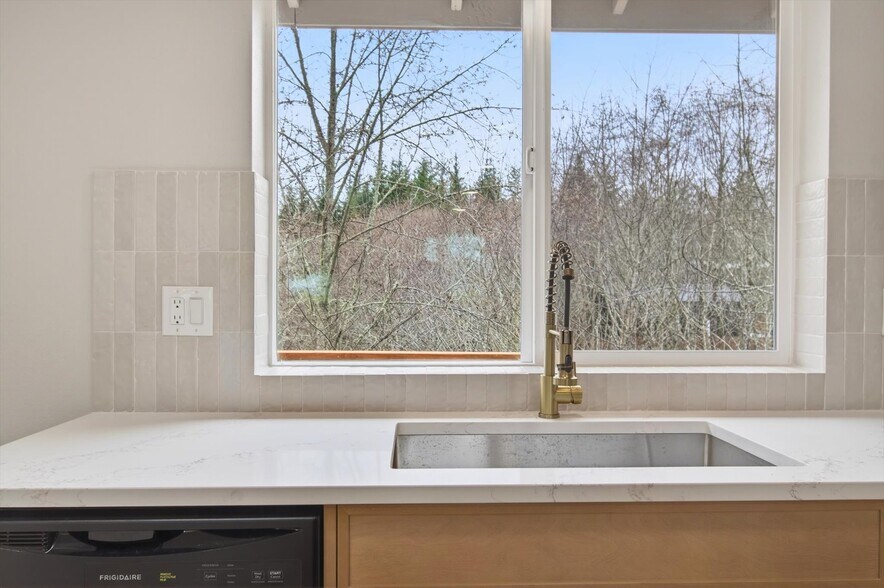 More Photos Of 11 Sun Crest Ln, Cathlamet Multifamily For Sale