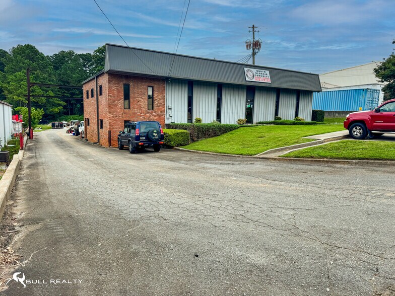 More Photos Of 106 Dixie Dr, Woodstock Warehouse For Lease