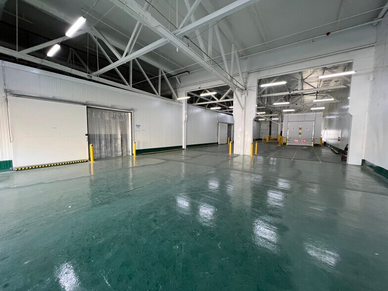 More Photos Of 1937-2035 E Vernon Ave, Vernon Refrigeration Cold Storage For Lease
