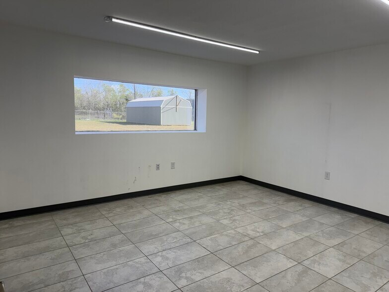 More Photos Of 19391 Highway 35, Alvin Warehouse For Sale