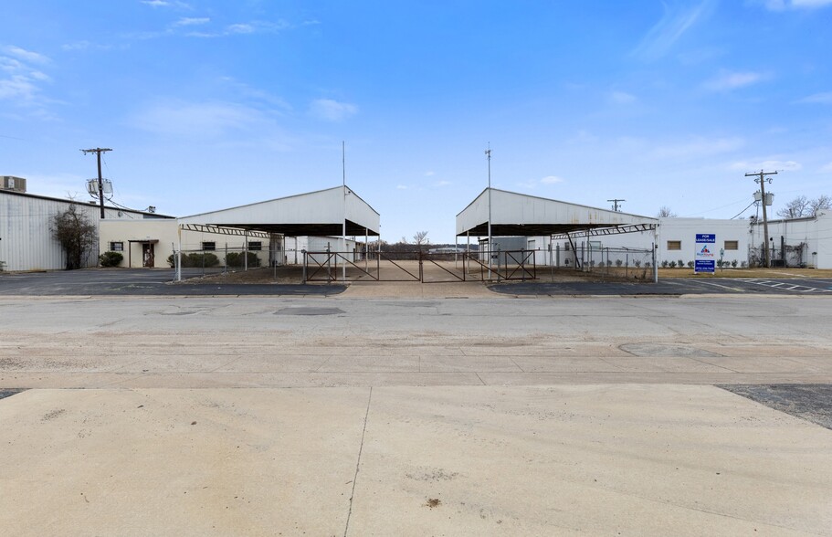 More Photos Of 5908-5912 Eden Dr, Fort Worth Warehouse For Sale