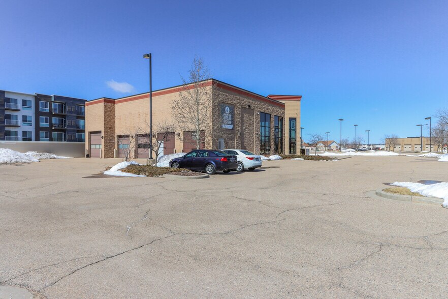 More Photos Of 1740 Park Ave, Plover Storefront Retail Office For Lease