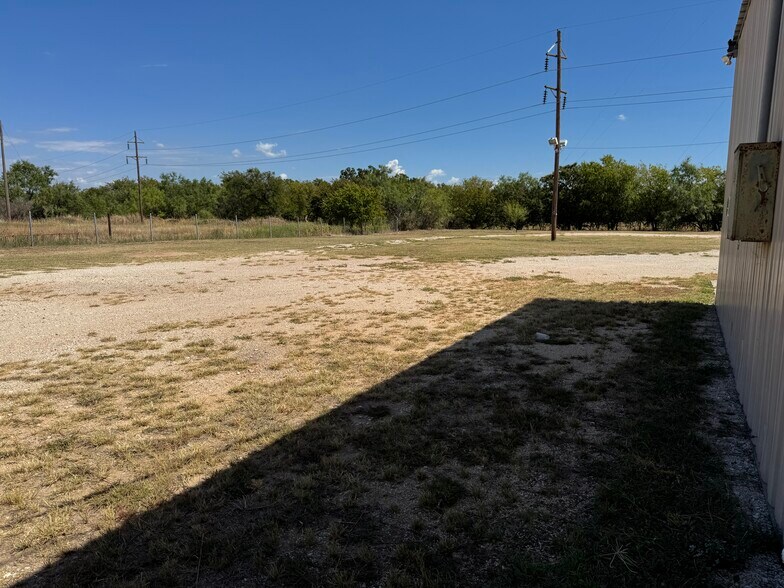 More Photos Of 2301 Oak St, Abilene Unknown For Lease