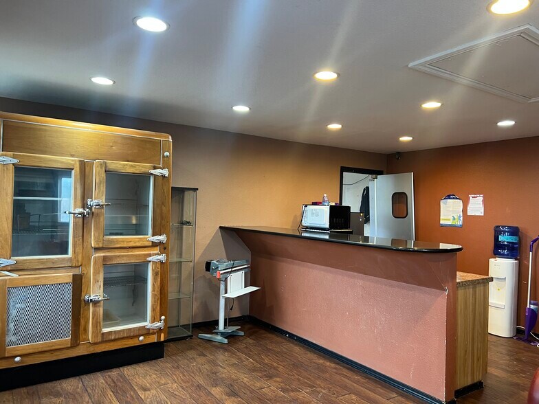 More Photos Of 8105 Wallace Rd NW, Salem Industrial For Lease