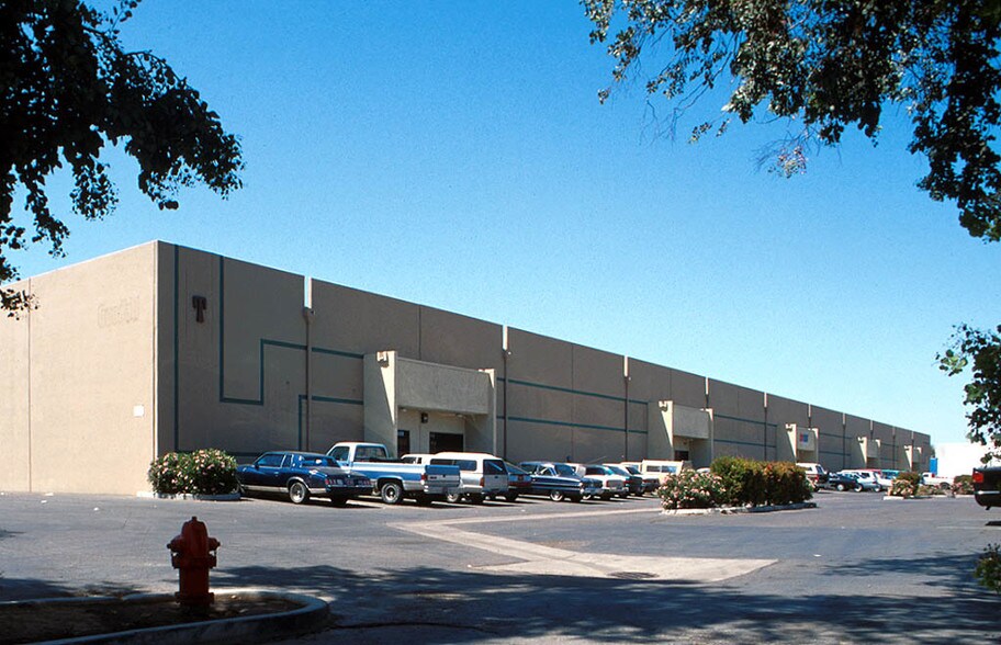 More Photos Of 4307-4325 W Van Buren St, Phoenix Warehouse For Lease