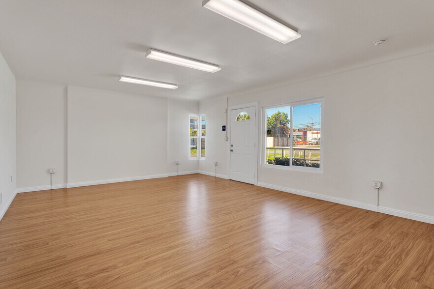 More Photos Of 943 W Holt Blvd, Ontario General Retail For Sale