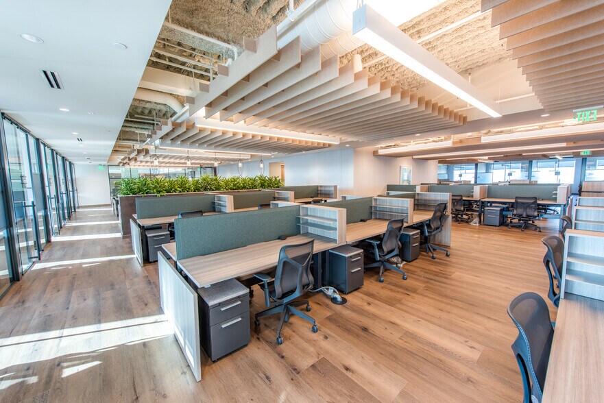 More Photos Of 225 S Dixie Hwy, Coral Gables Coworking Space